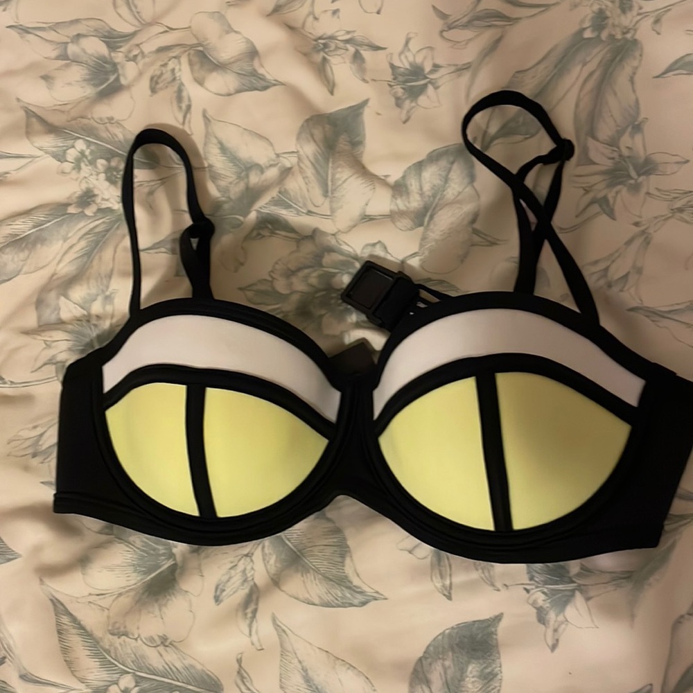 Triangle bathing suit - Picture 1 of 2